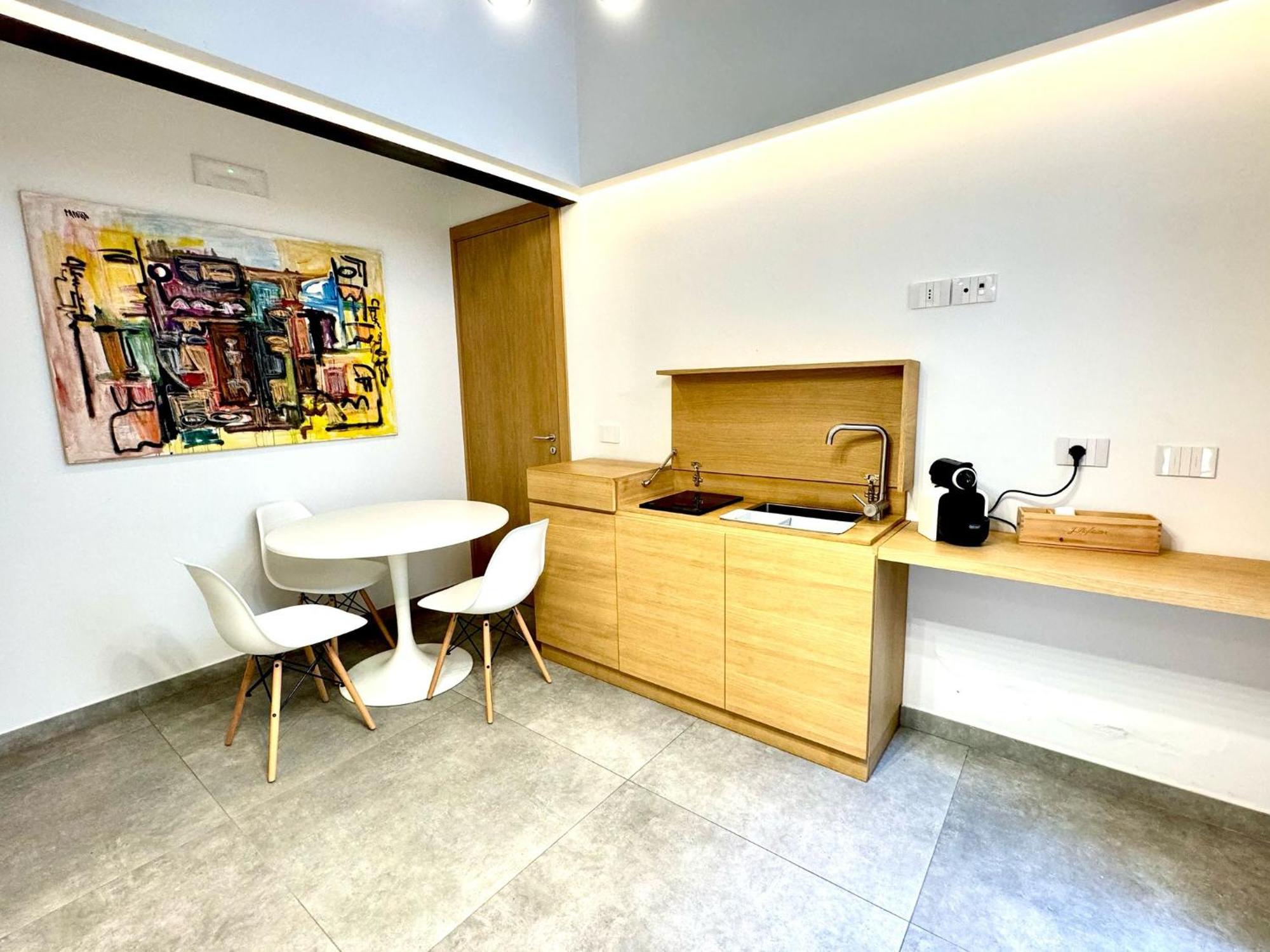 Cortile Nobile Luxury Suites Aeroporto di Catania Fontana Rossa Esterno foto