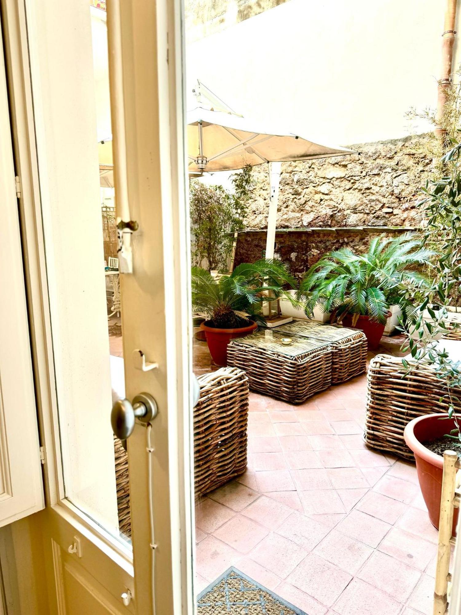 Cortile Nobile Luxury Suites Aeroporto di Catania Fontana Rossa Esterno foto