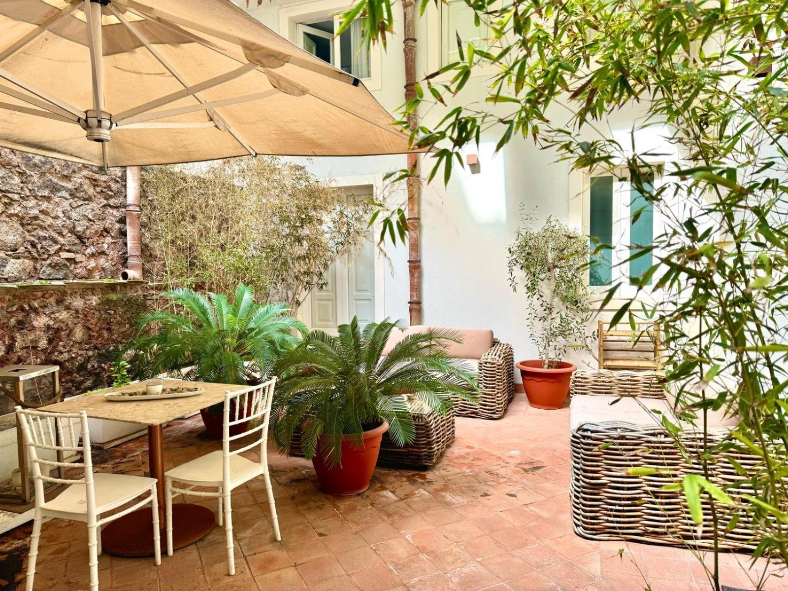 Cortile Nobile Luxury Suites Aeroporto di Catania Fontana Rossa Esterno foto