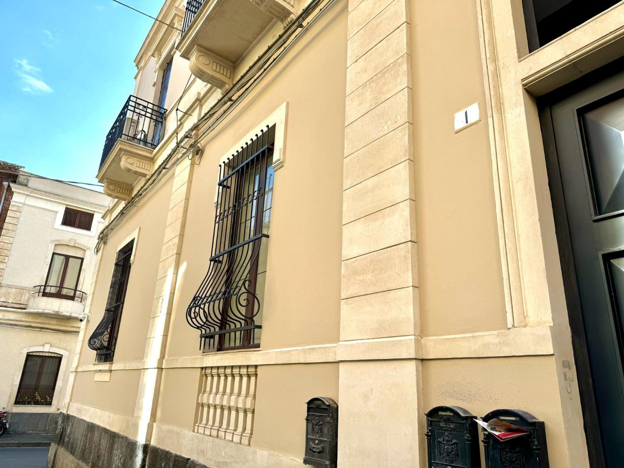 Cortile Nobile Luxury Suites Aeroporto di Catania Fontana Rossa Esterno foto