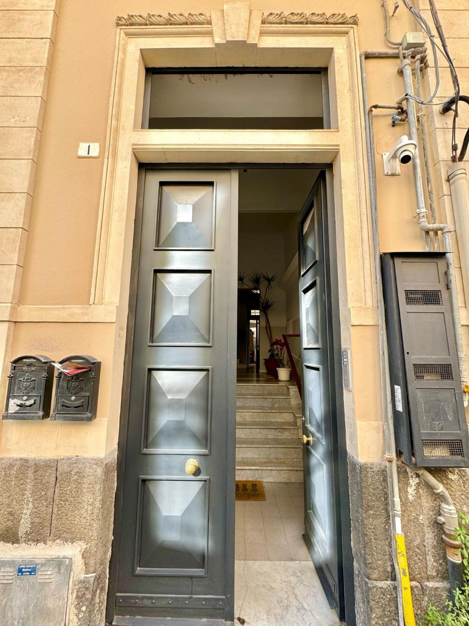 Cortile Nobile Luxury Suites Aeroporto di Catania Fontana Rossa Esterno foto